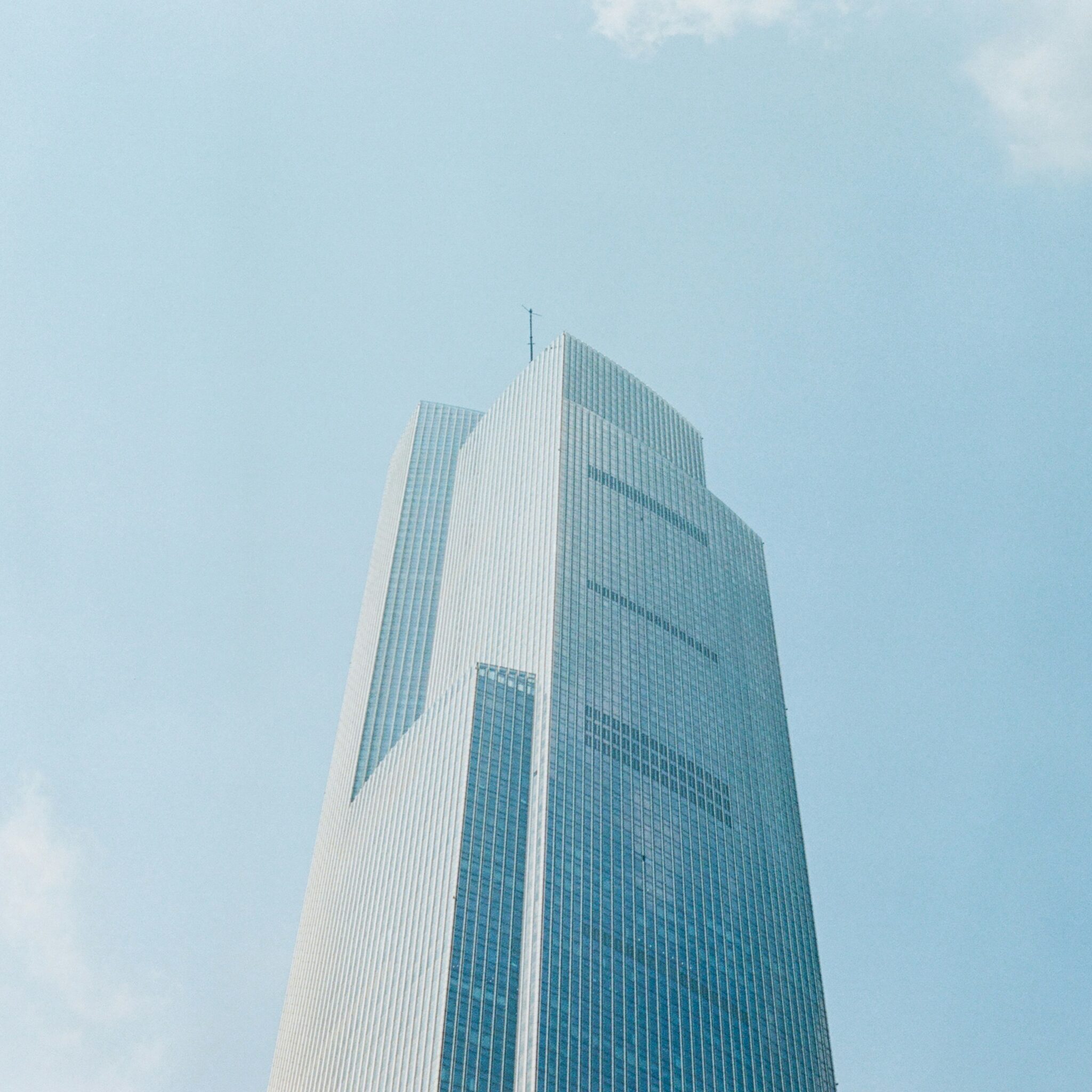 leo-lei-TMzPhAI8tMg-unsplash